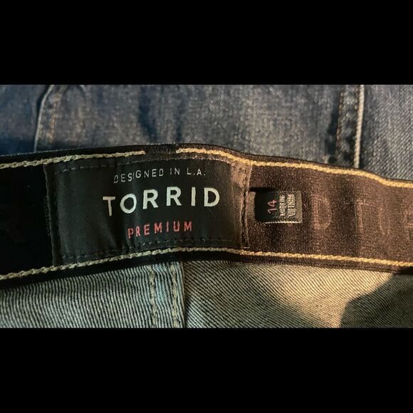 Torrid Sky HighCrop Distressed Skinny Size 14 - Picture 4 of 6